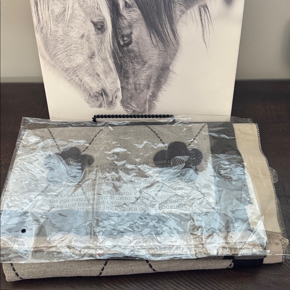 Designer Style 🆕 Cashmere Scarf Large Shawl Wrap Poncho Warm Soft Stunning NIB - Picture 16 of 17